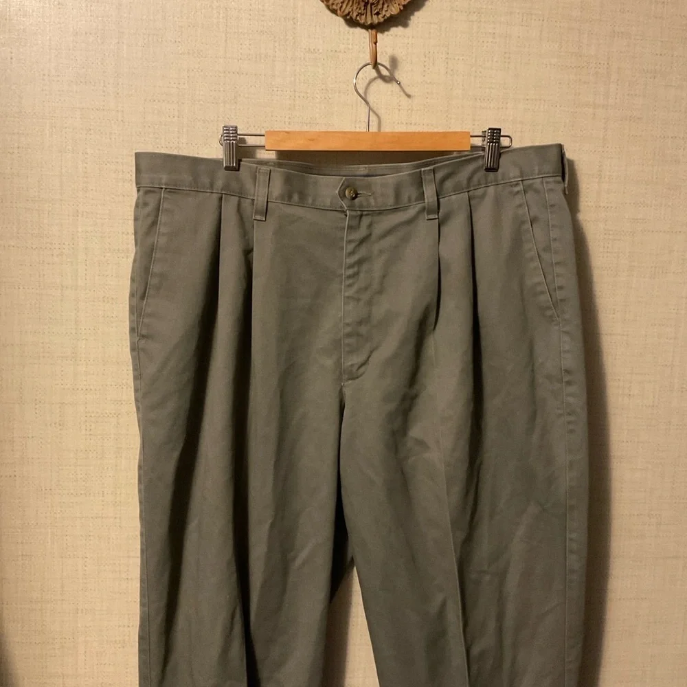 Dockers Men's Olive Chinos